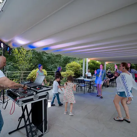 Slavey Хотел 4*